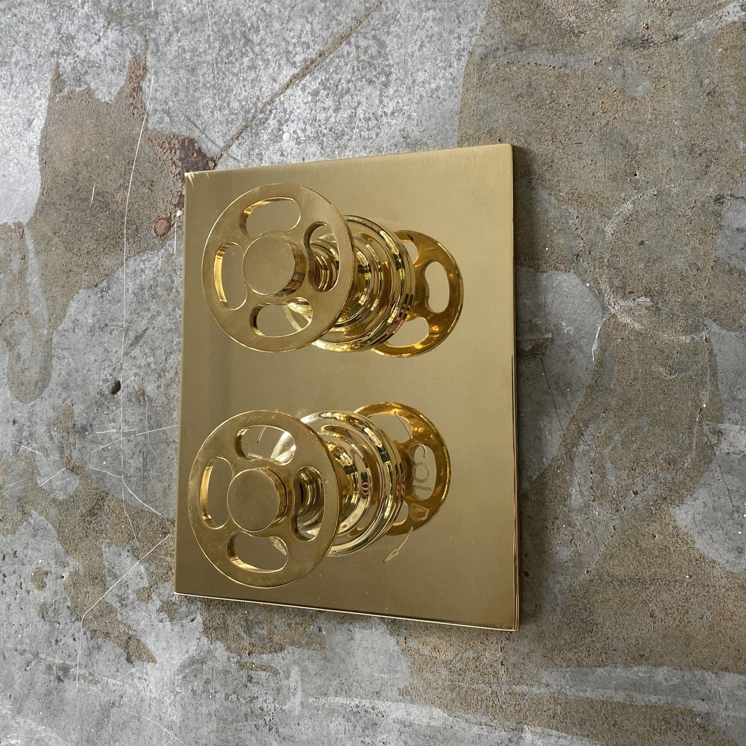 Wheel handles