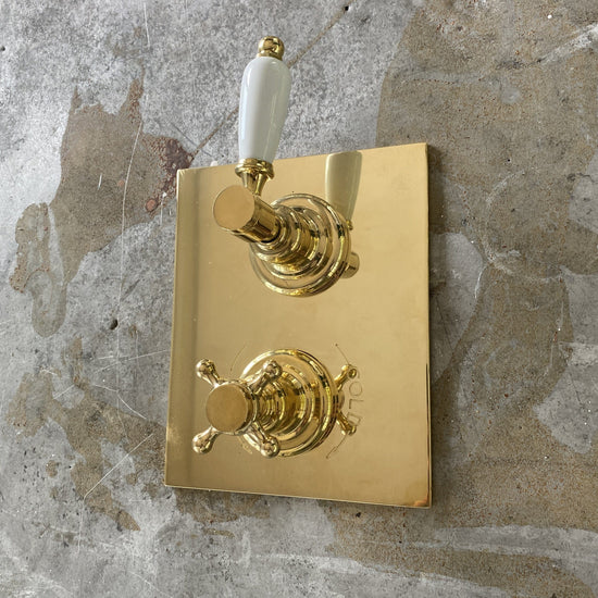 White porcelain handles - For technical reasons this needs to be combined with another handle that should be not a lever