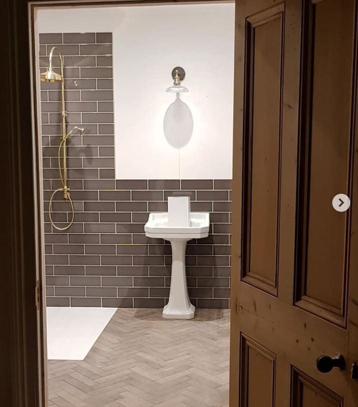 Column shower shapes from right to left - Curve, Arch and Straight