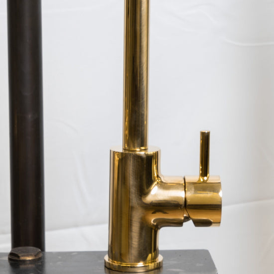 BT14C Mixer tap with swivel curve spout