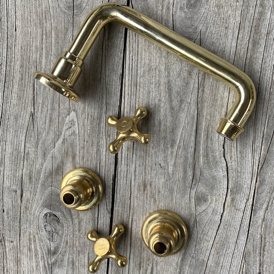 BT19 Three-hole basin tap in solid brass