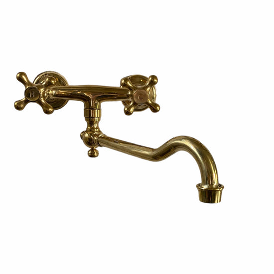 BT30 Traditional wall mounted tap swivel spout