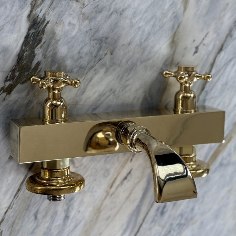 Traditional Francone BT89Q deck mounted bath faucet in solid brass with a quadratic base.