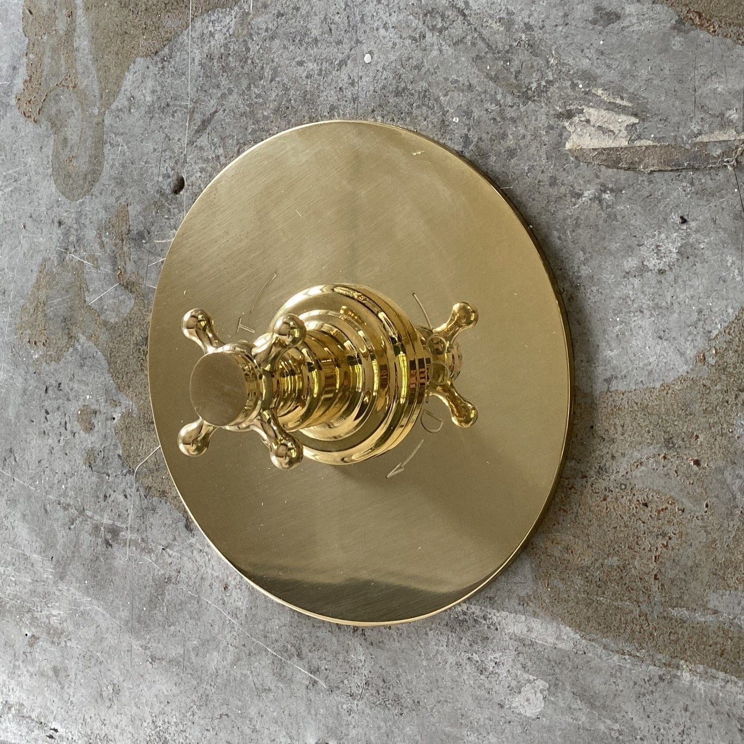 Francone BTS41D round thermostatic shower control plate in unlacquered brass with traditional cross handles.