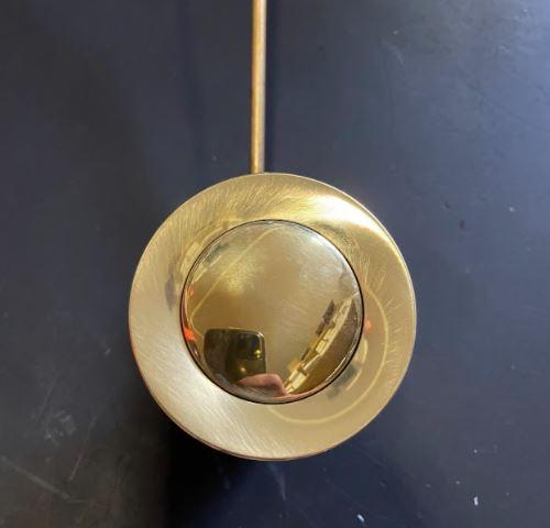 Detail of the circular solid brass pop-up waste plug from the Francone BT37 deck-mounted bathroom tap.