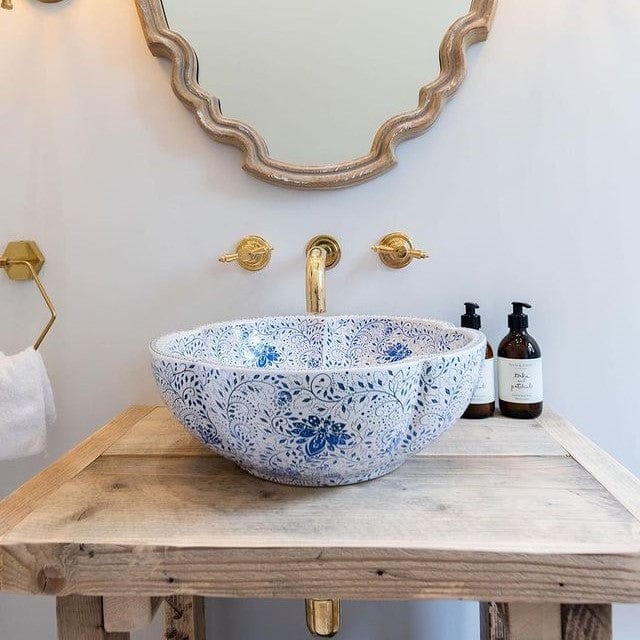 Handcrafted Francone BT68 unlacquered brass wall-mounted bathroom taps with Edwardian handles, installed.